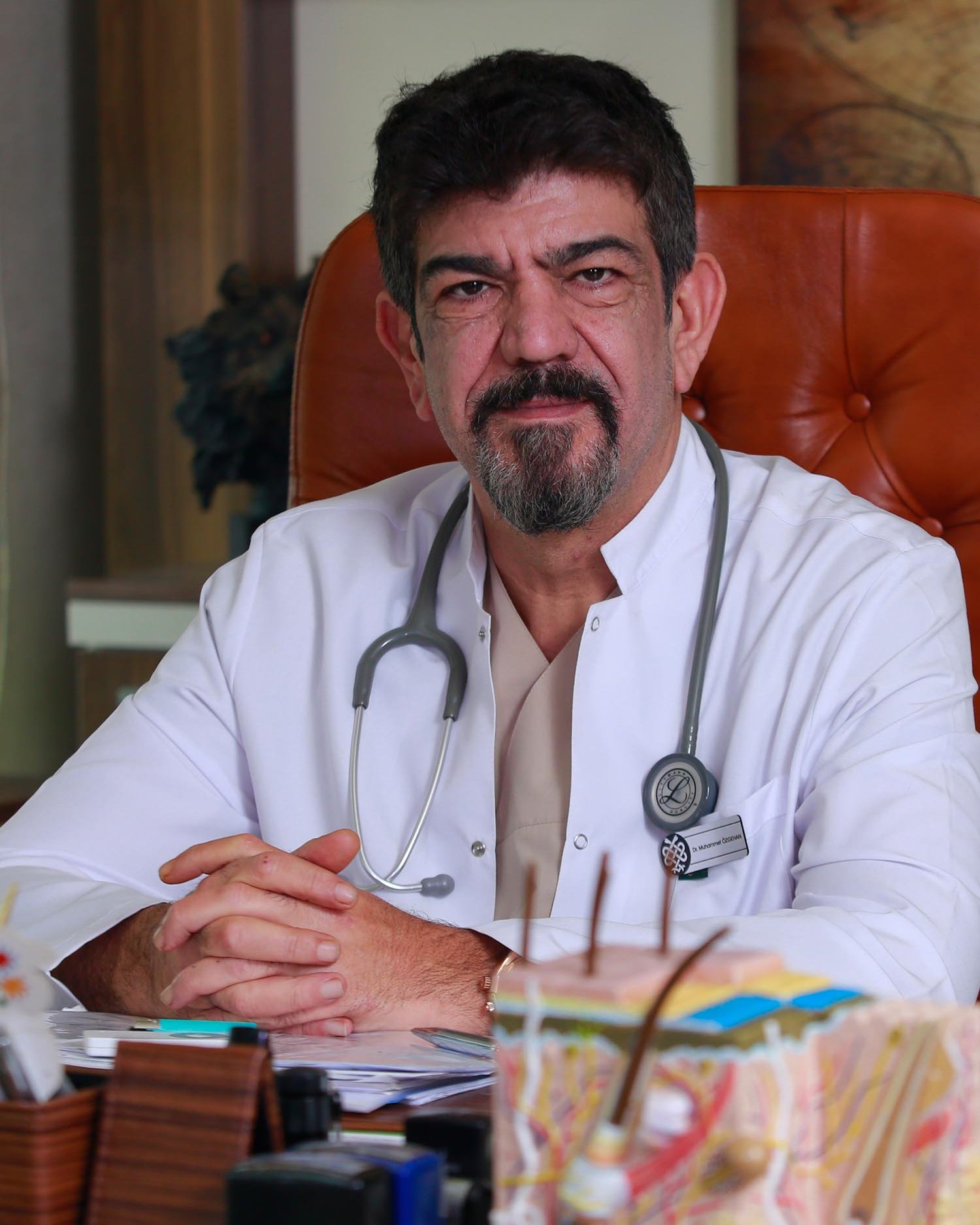 Dr. Muhammet Özgehan – Haartransplantationsspezialist
